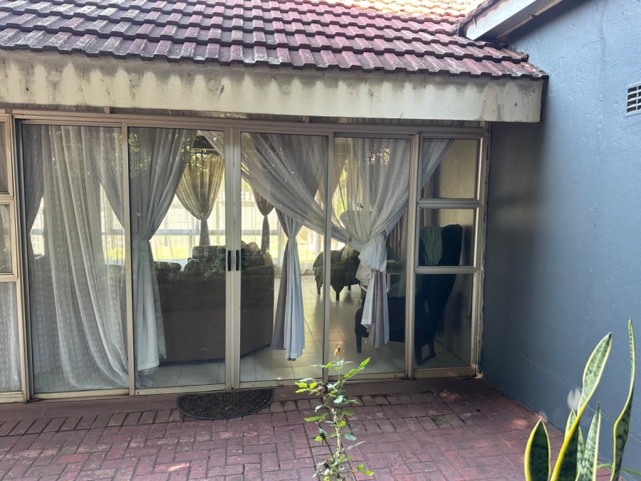 4 Bedroom Property for Sale in Safari Gardens North West